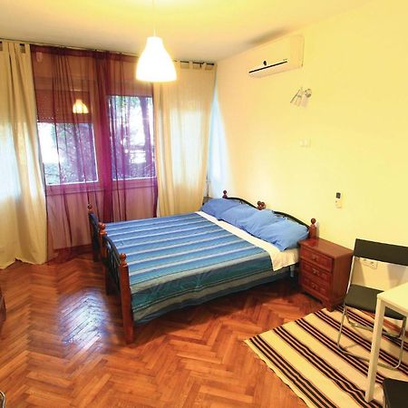1 Bedroom Awesome Apartment In 普拉 外观 照片