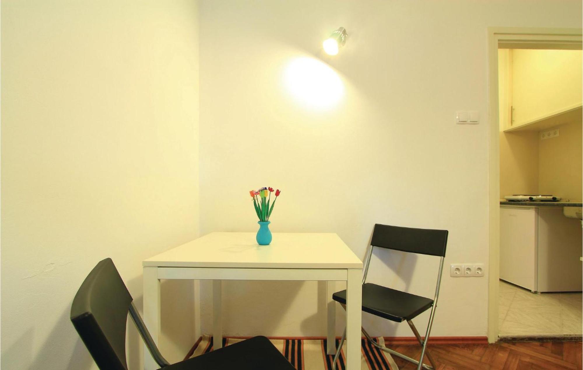 1 Bedroom Awesome Apartment In 普拉 外观 照片